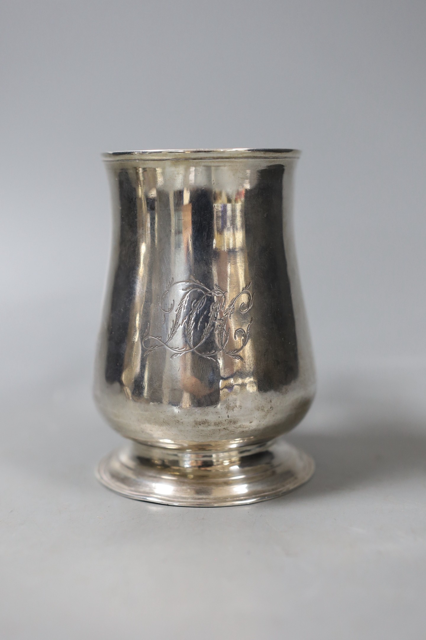 A George III silver baluster mug, John Kidder, London, 1786, height 10.1cm, 5.5oz.